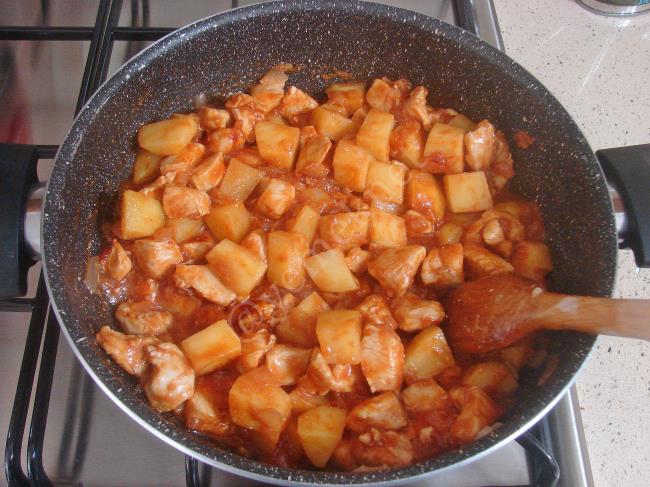 Bezelyeli Tavuk Yemeği - Yapılışı (7/12) 