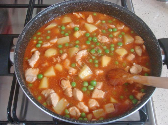 Bezelyeli Tavuk Yemeği - Yapılışı (9/12) 