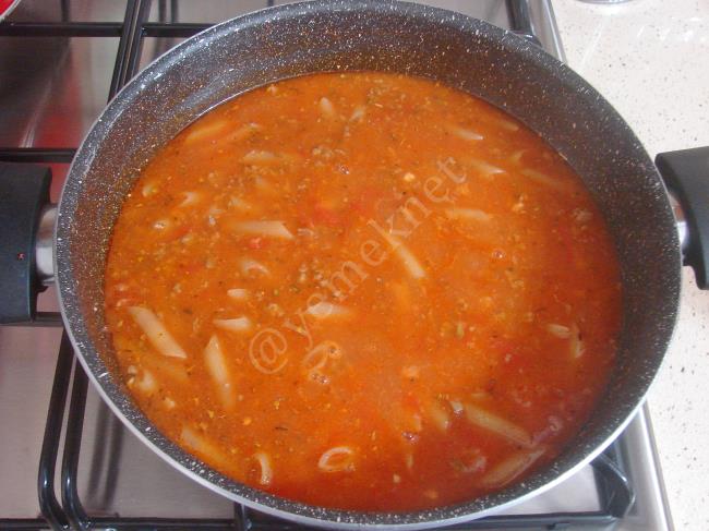 Demleme Kıymalı Makarna - Yapılışı (8/12) 