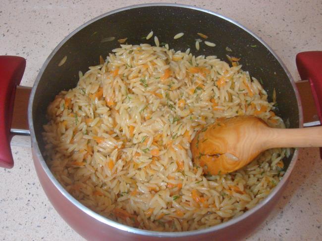 Havuçlu Arpa Şehriye Pilavı - Yapılışı (9/12) 