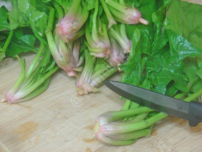 Ispanak Kökü Salatası - Yapılışı (4/12) 