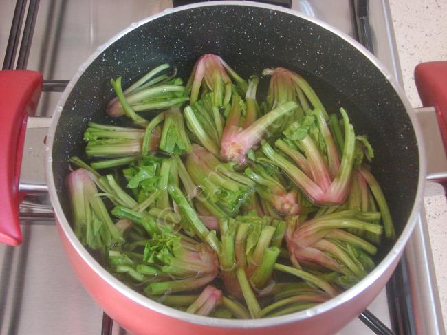 Ispanak Kökü Salatası - Yapılışı (6/12) 