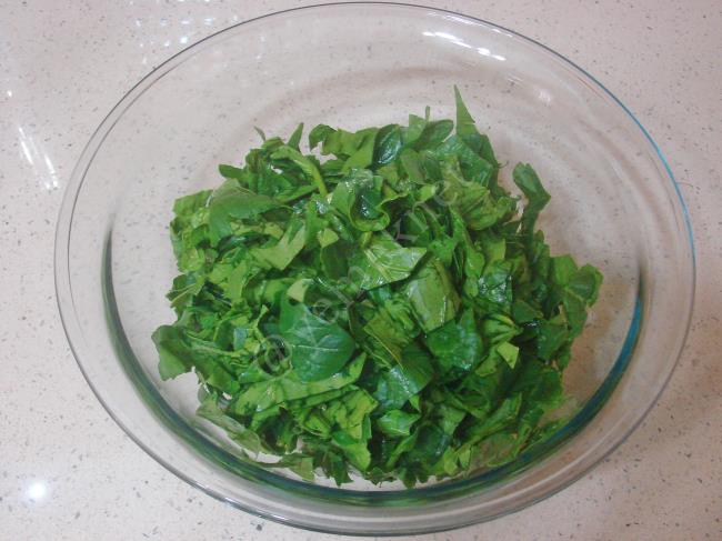 Ispanak Salatası - Yapılışı (2/8) 