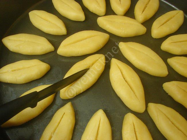 Karnıyarık Tatlısı - Yapılışı (7/12) 