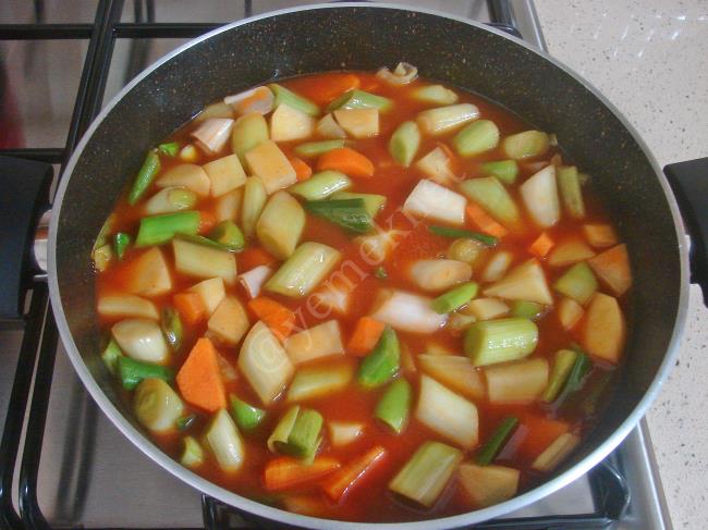 Patatesli Pırasa Yemeği - Yapılışı (5/12) 