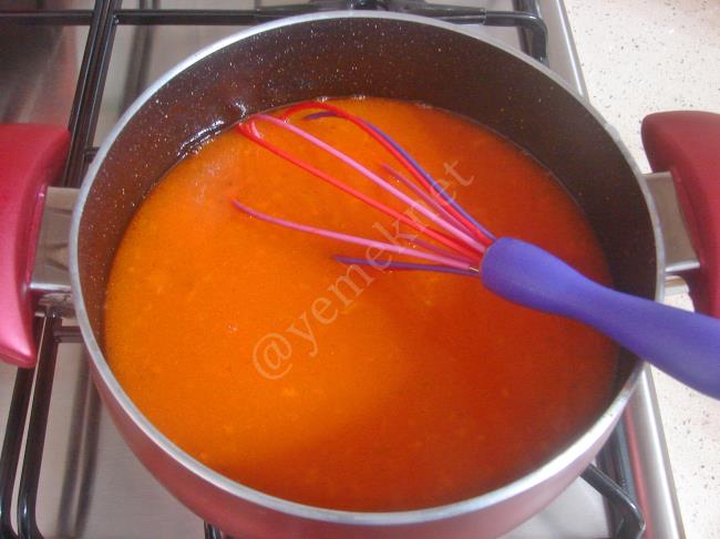 Salçalı Et Çorbası - Yapılışı (6/12) 