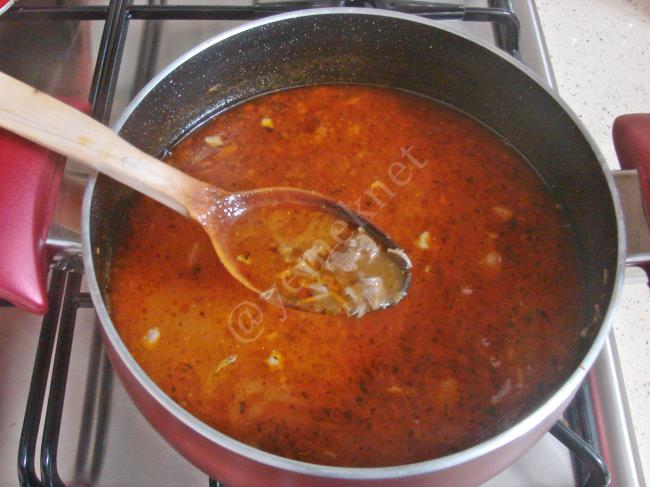 Salçalı Et Çorbası - Yapılışı (9/12) 