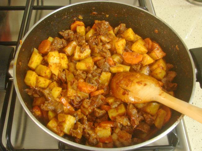 Sebzeli Et Yemeği - Yapılışı (8/12) 