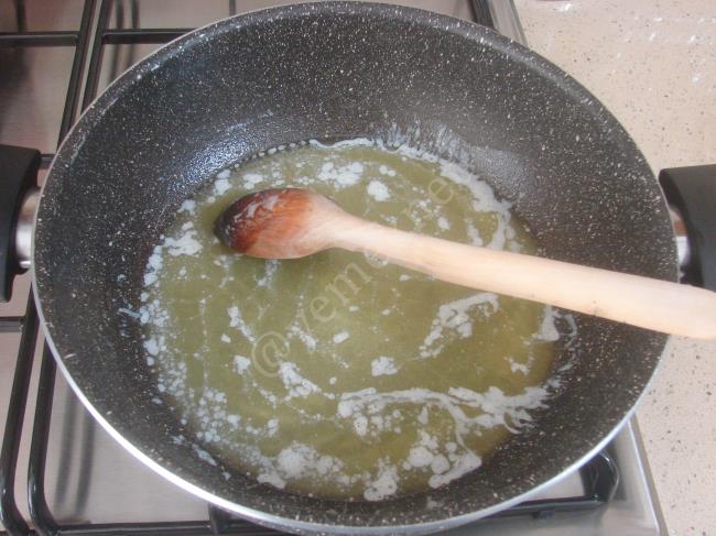 Tahinli İrmik Helvası - Yapılışı (4/12) 