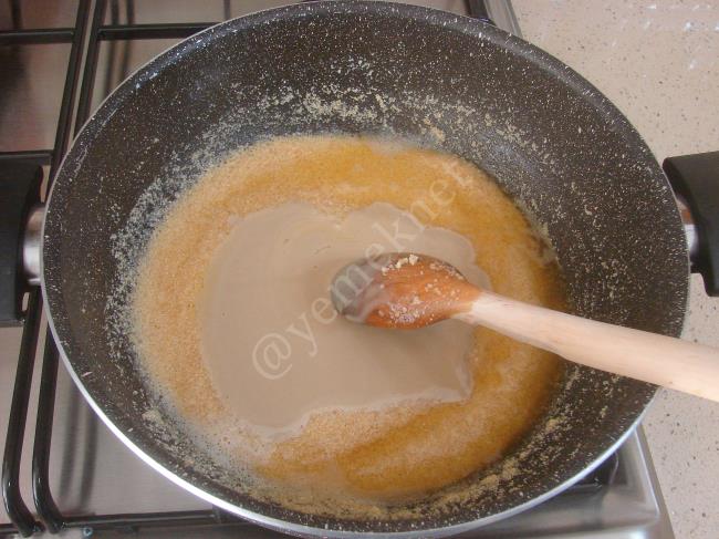 Tahinli İrmik Helvası - Yapılışı (7/12) 