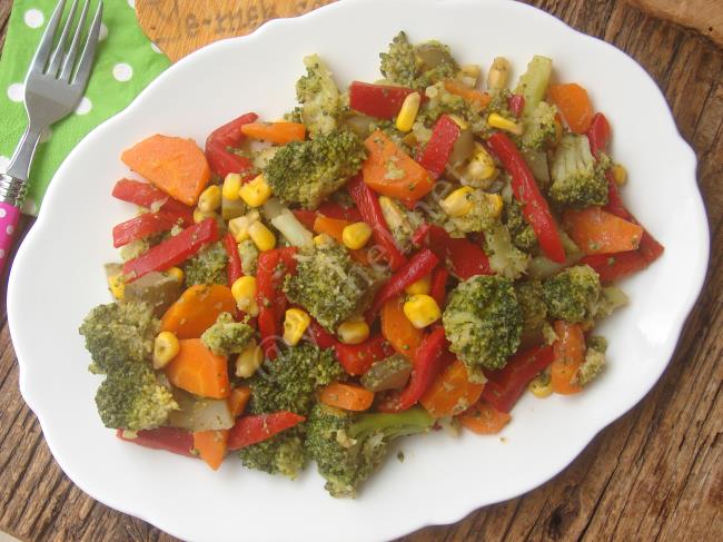 Sofralarınıza Renk Katacak Nefis Bir Salata : Zeytinyağlı Brokoli Salatası