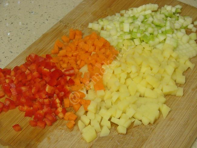 Bulgurlu Sebze Çorbası - Yapılışı (2/16) 