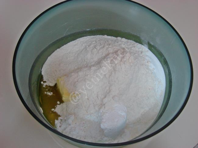 Çikolatalı Fındıklı Kurabiye - Yapılışı (3/12) 