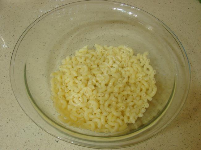 Pancarlı Makarna Salatası - Yapılışı (3/8) 