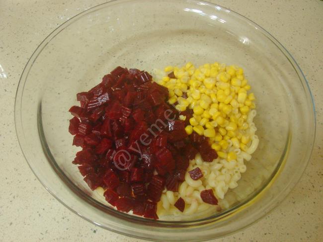 Pancarlı Makarna Salatası - Yapılışı (4/8) 