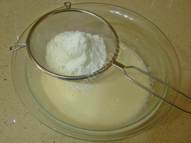 Portakallı Havuçlu Kek - Yapılışı (4/12) 