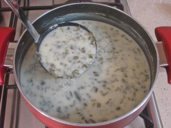 Yoğurtlu Ispanak Çorbası - Yapılışı (9/12) 