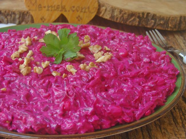 Görünümünü Ve Tadını Seveceğiniz, Nefis Bir Salata : Yoğurtlu Pancar Salatası