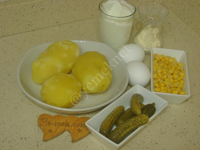 Yoğurtlu Yumurtalı Patates Salatası - Yapılışı (1/12) 