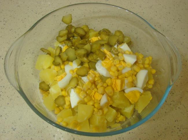Yoğurtlu Yumurtalı Patates Salatası - Yapılışı (5/12) 