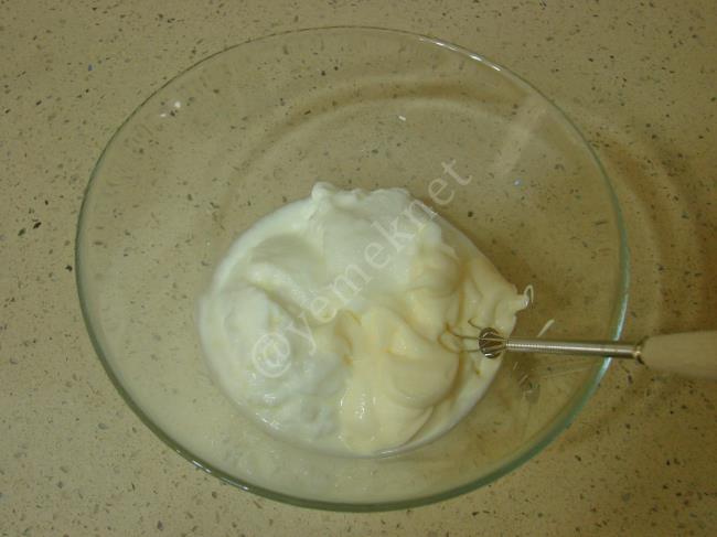 Yoğurtlu Yumurtalı Patates Salatası - Yapılışı (6/12) 