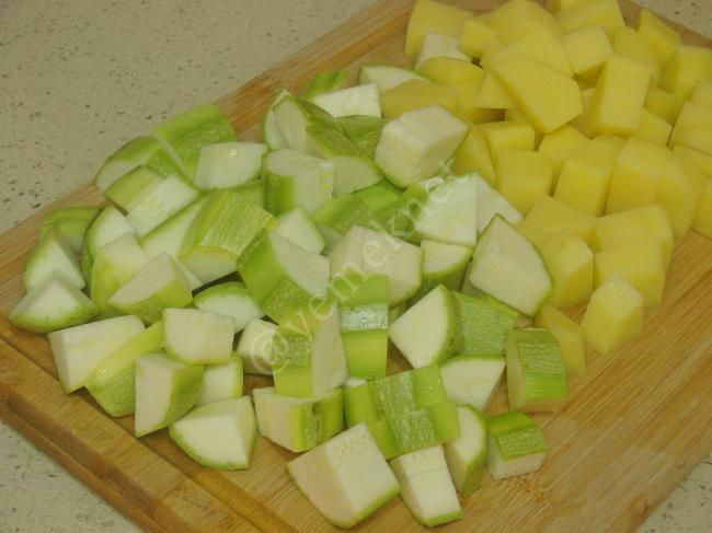 Kıymalı Patatesli Kabak Yemeği - Yapılışı (6/12) 