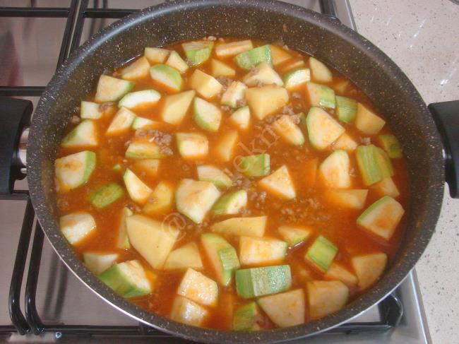 Kıymalı Patatesli Kabak Yemeği - Yapılışı (8/12) 