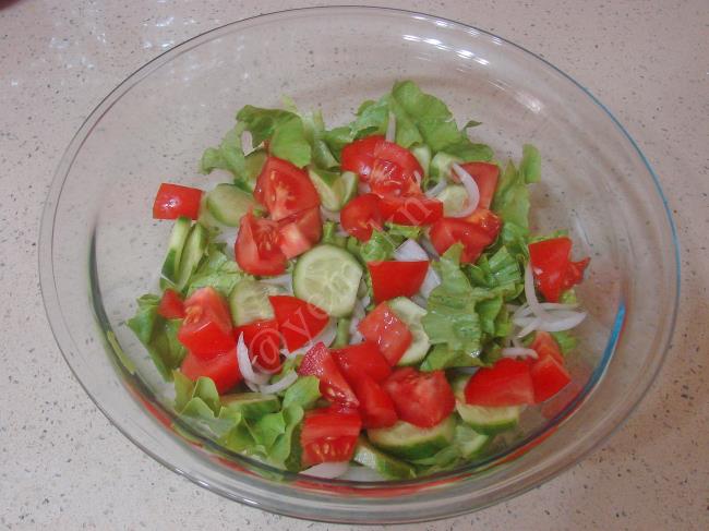 Marul Salatası - Yapılışı (4/8) 