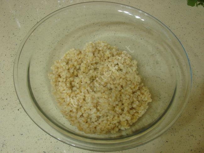 Nohutlu Buğday Salatası - Yapılışı (4/12) 