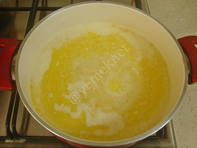 Sütlü Un Helvası - Yapılışı (4/12) 