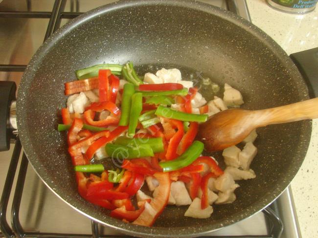 Tavuklu Krep Makarna - Yapılışı (8/16) 