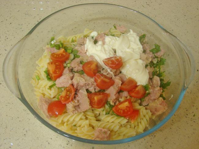 Ton Balıklı Makarna Salatası - Yapılışı (7/12) 