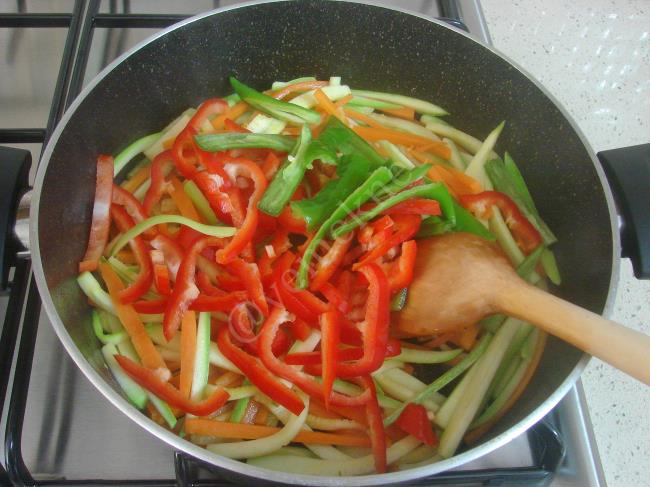 Yoğurtlu Sebze Sote - Yapılışı (5/12) 