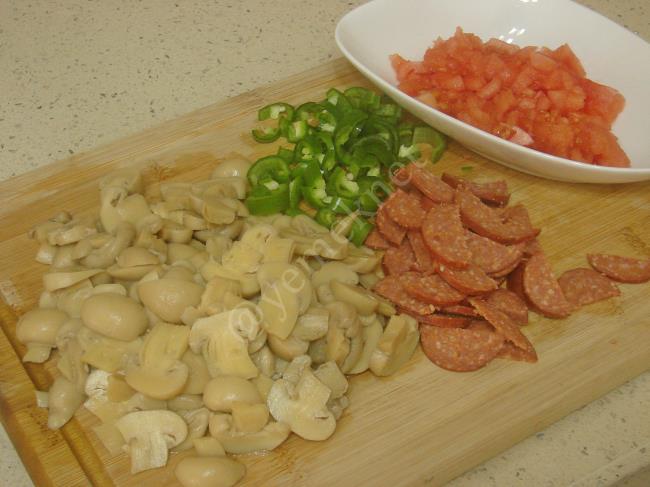 Kahvaltılık Karışık Yumurta - Yapılışı (2/8) 