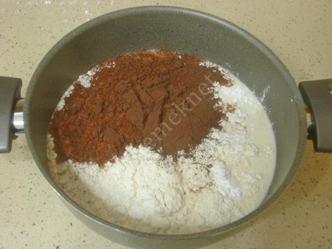 Kremalı Çikolatalı Puding - Yapılışı (4/12) 