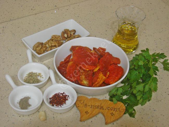 Kuru Domates Salatası - Yapılışı (1/8) 