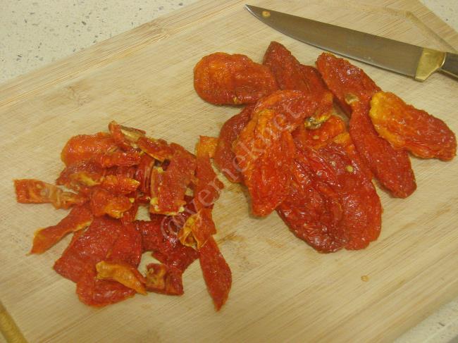 Kuru Domates Salatası - Yapılışı (2/8) 