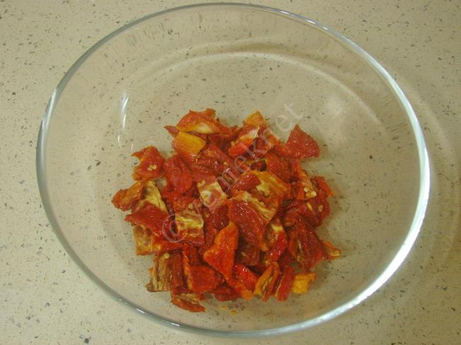 Kuru Domates Salatası - Yapılışı (3/8) 