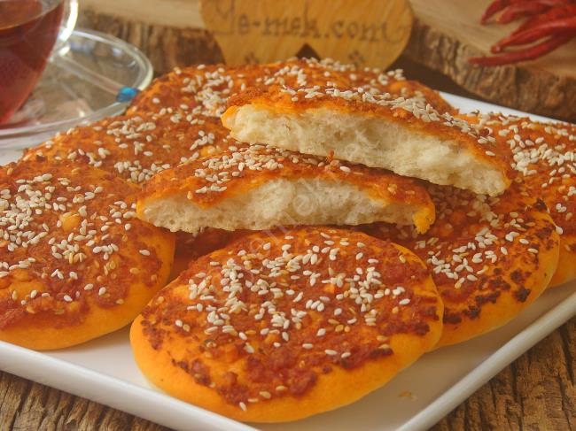 Hatay Mutfağının En Sevilen Kahvaltılık Lezzeti : Peynirli Biberli Ekmek