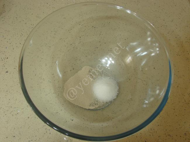 Peynirli Biberli Ekmek - Yapılışı (2/20) 