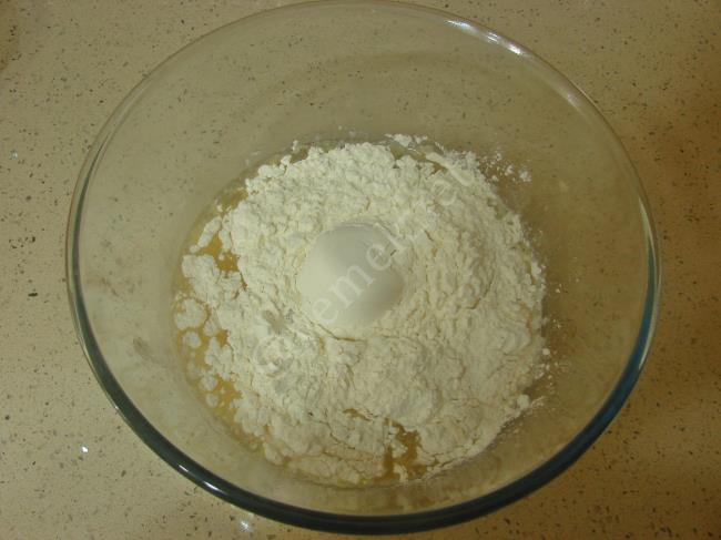 Peynirli Biberli Ekmek - Yapılışı (4/20) 