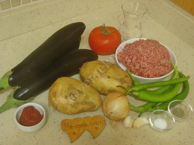 Sebzeli Fırında Köfte - Yapılışı (1/16) 