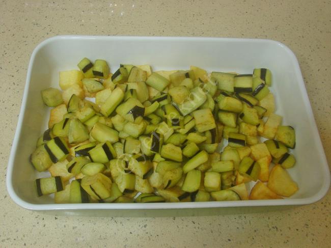 Sebzeli Fırında Köfte - Yapılışı (9/16) 