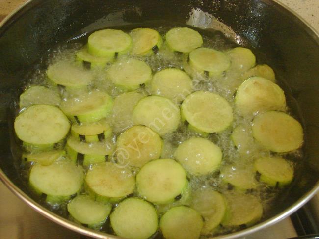 Tencerede Patlıcan Oturtma - Yapılışı (8/16) 