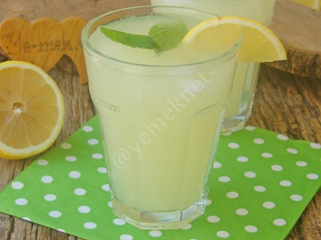 Sadece 2 Limon Yeter, Tam Kıvamında Çok Pratik Limonata Tarifi : Kolay Limonata