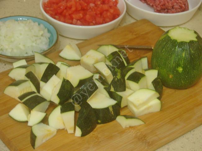 Kıymalı Girit Kabağı Yemeği - Yapılışı (2/12) 