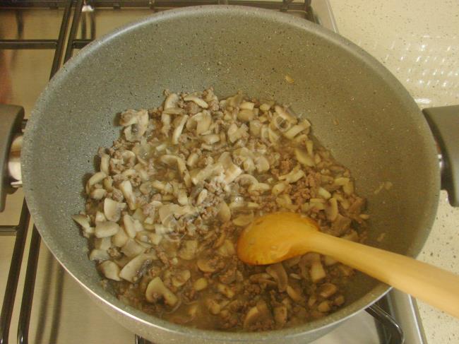 Kıymalı Mantar Çorbası - Yapılışı (6/12) 