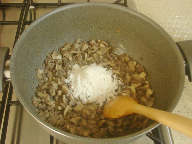 Kıymalı Mantar Çorbası - Yapılışı (7/12) 