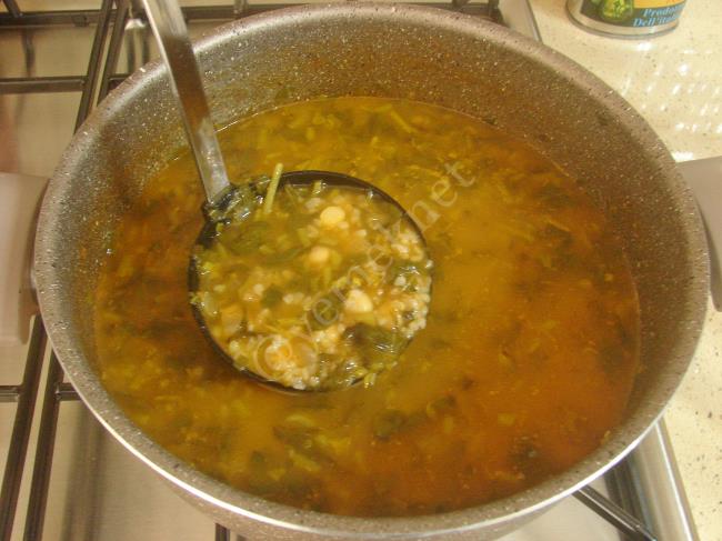 Nohutlu Semizotu Çorbası - Yapılışı (9/12) 