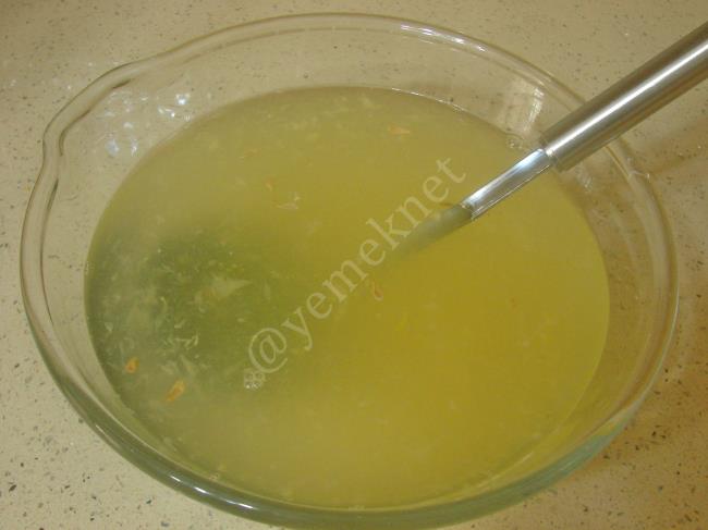 Pastane Usulü Limonata - Yapılışı (7/12) 